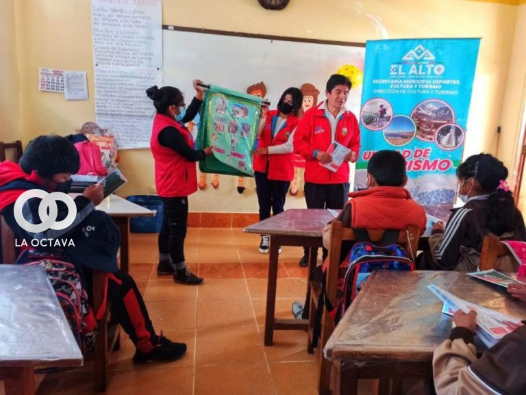 Promueven el turismo en unidades educativas de El Alto