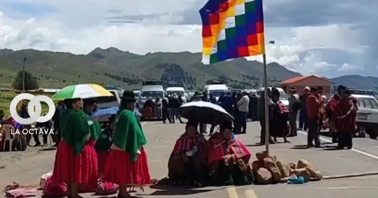 Bloqueo en la carretera hacia Desaguadero.