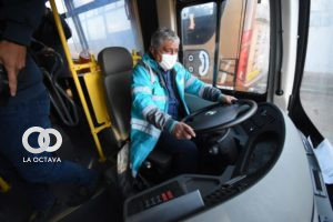 48 buses PumaKatari llegaron a la Aduana Nacional