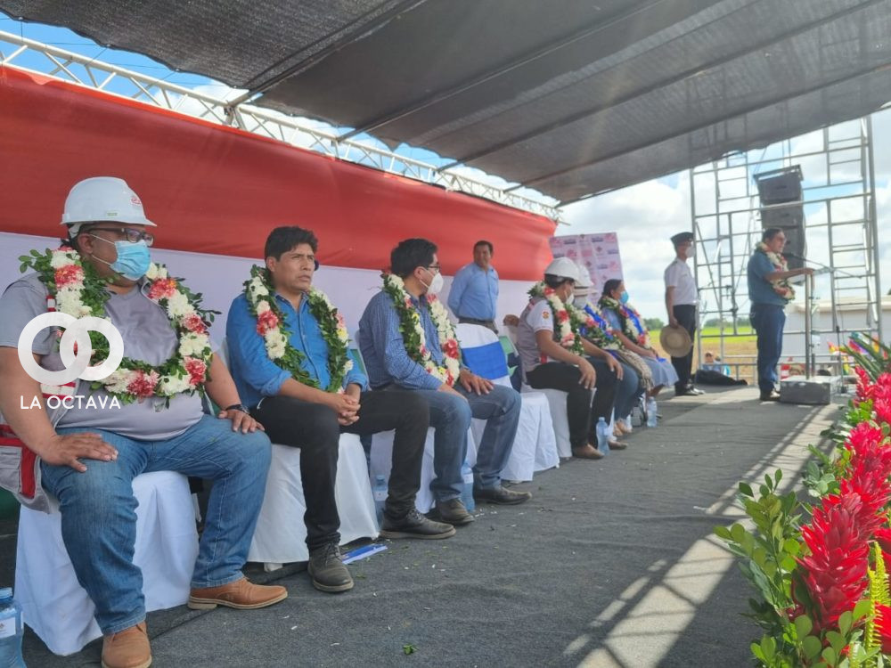 Autoridades en la inauguración