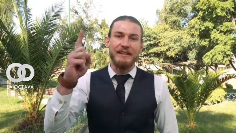 El francés Alexis Dessard al promocionar la app Auxilio. Foto Captura de pantalla (Auxilio).