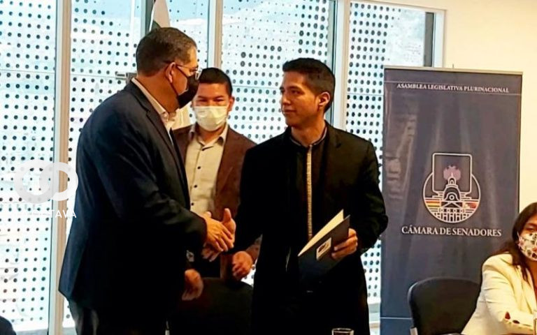 Presidente de la Cámara de Senadores, Andrónico Rodríguez Ledezma, sostuvo hoy una reunión con representantes de la CONAMyPE