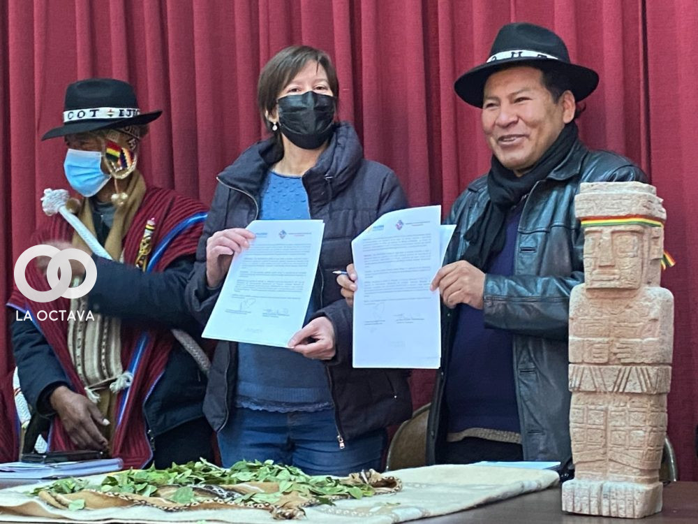 Firma de acuerdo sobre el proyecto Apoyo al Desarrollo del Turismo Comunitario en Tiwanaku