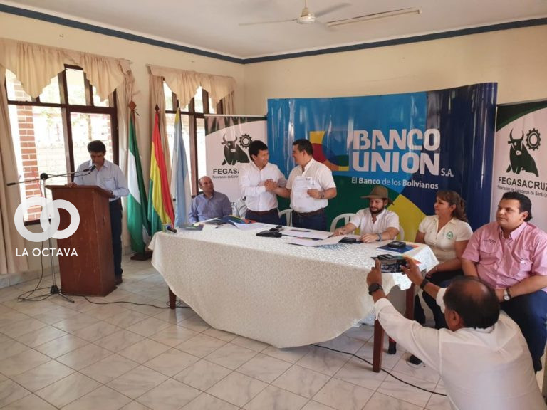 Funcionarios del Banco Unión y Sector Ganadero