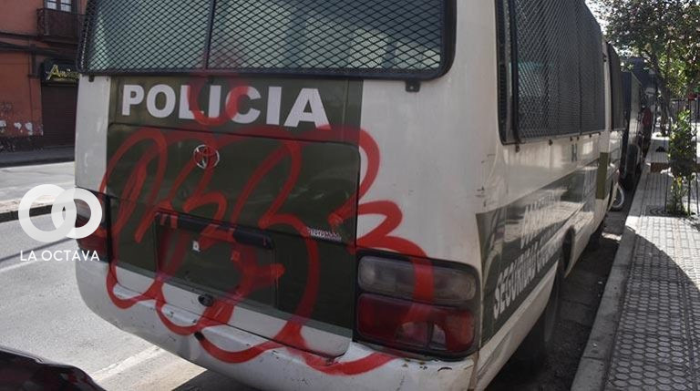 Aprehendieron a cinco jóvenes acusados de haber grafiteado la pared de la Alcaldía y la UTOP Cochabambina