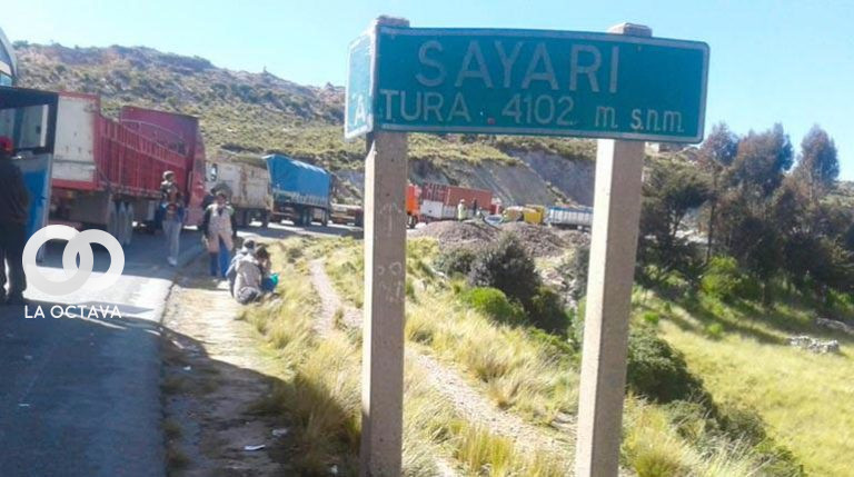 Bloqueo instalado por los mineros cooperativistas de Kami