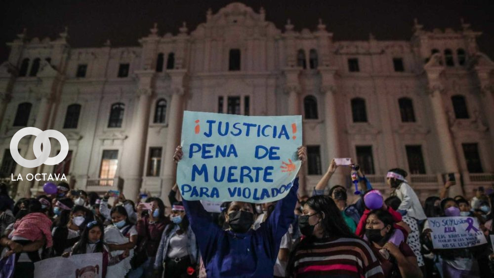 Manifestaciones en el centro de Lima, exigiendo justicia por la violación de la menor en Chiclayo, Perú