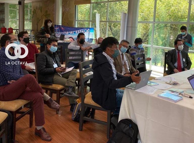 Mesas de trabajo en el Foro de Desarrollo Territorial y Habitad, en el Jardín Japonés. Fuente: ONU-Hábitat Bolivia