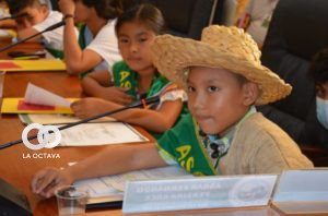 Niños asambleístas realizan su sesión en el Día del Niño