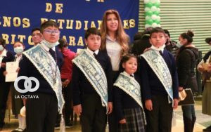 Presidenta del TED Oruro, Zelma López, con centro de estudiantes.