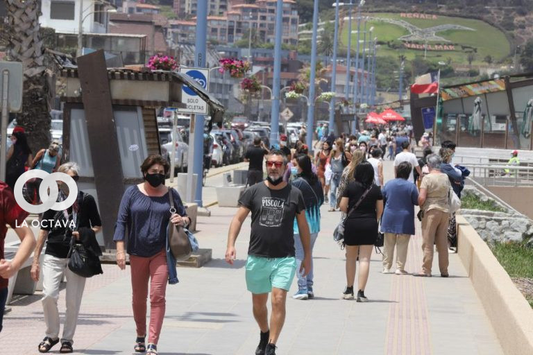 Mascarilla deja de ser obligatoria al aire libre en Chile