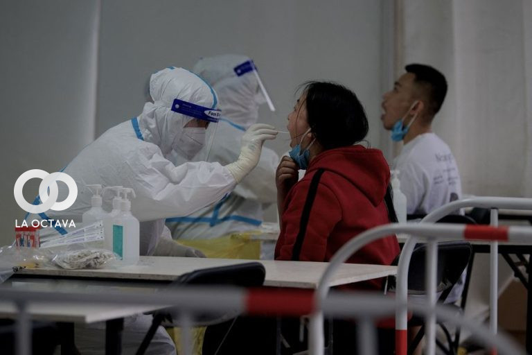 Pruebas de covid-19 ante casos de la variante Omicron, en Beijing