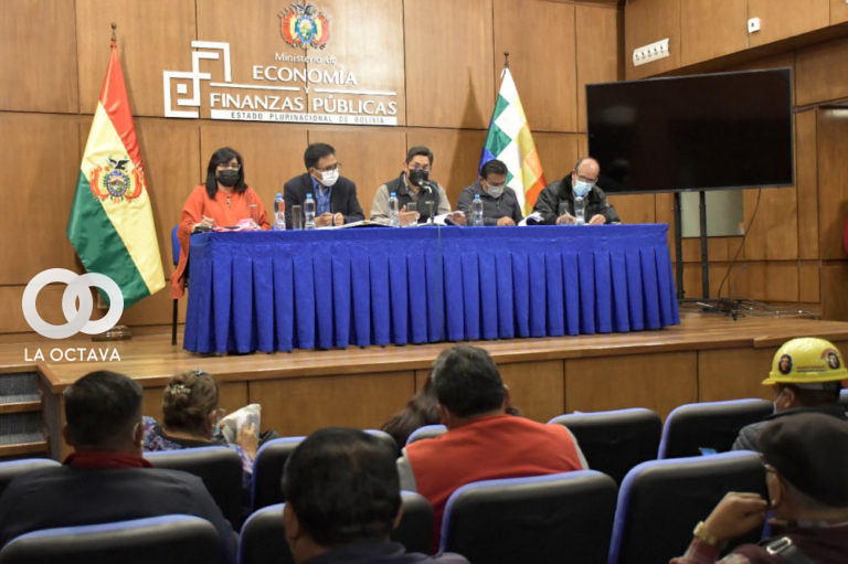 COB y Ministerio de Economía y Finanzas