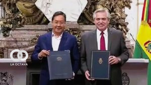 Los presidentes Arce y Fernández tras la firma del acuerdo energético.