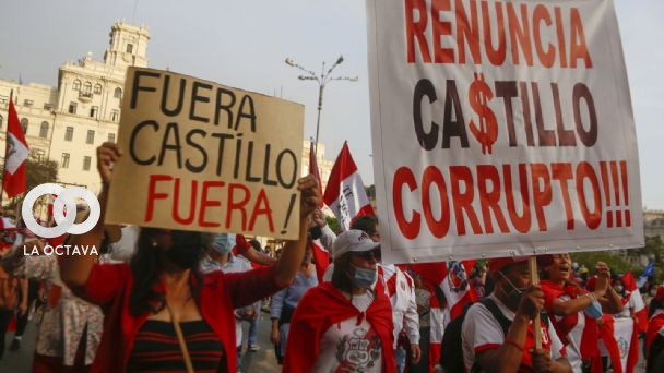 Protesta contra el gobierno del presidente Pedro Castillo para exigir su renuncia al cargo.