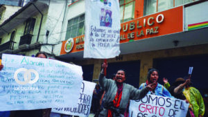 Familias de víctimas de violencia y feminicidios en una protesta anterior para exigir justicia.