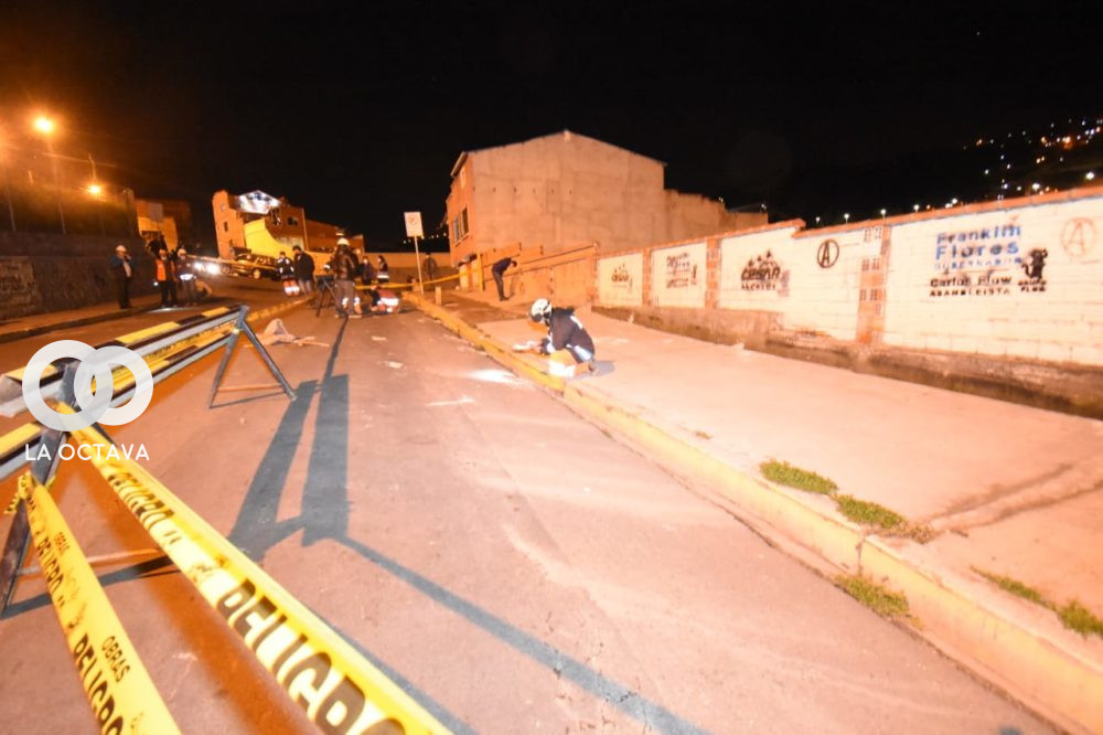 Achachicala; cae muro y 14 personas salen intactas