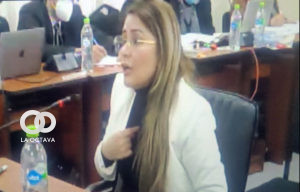 Añez frente al tribunal en la cárcel de Miraflores.