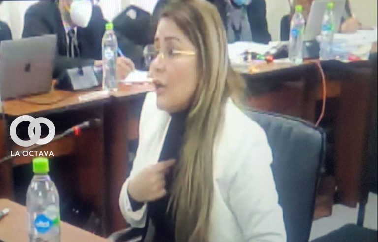 Añez frente al tribunal en la cárcel de Miraflores.
