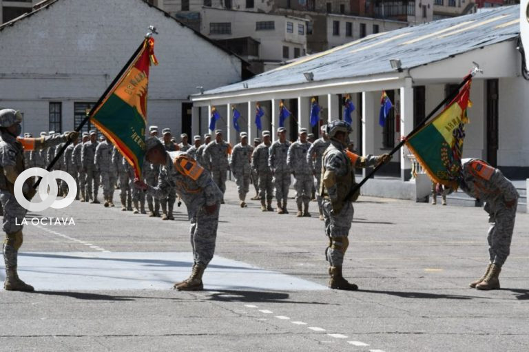 Entrega de libretas de Servicio Militar a 57 rescatistas del SBRAB.