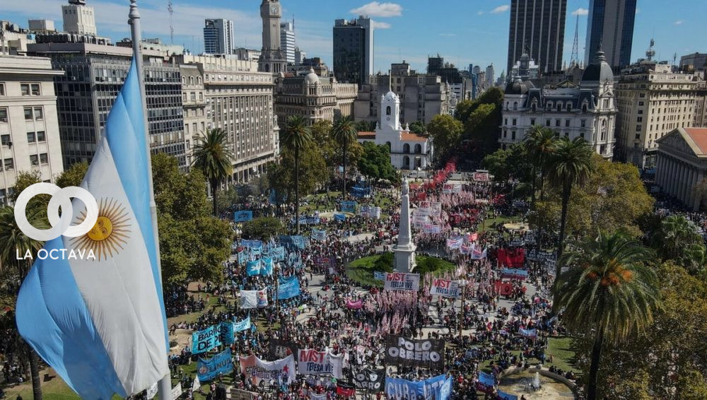 Manifestación en Buenos Aires en reclamo de mayor ayuda por parte del gobierno.