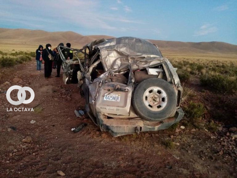 Accidente de personal de la Aduana Nacional, deja dos fallecidos