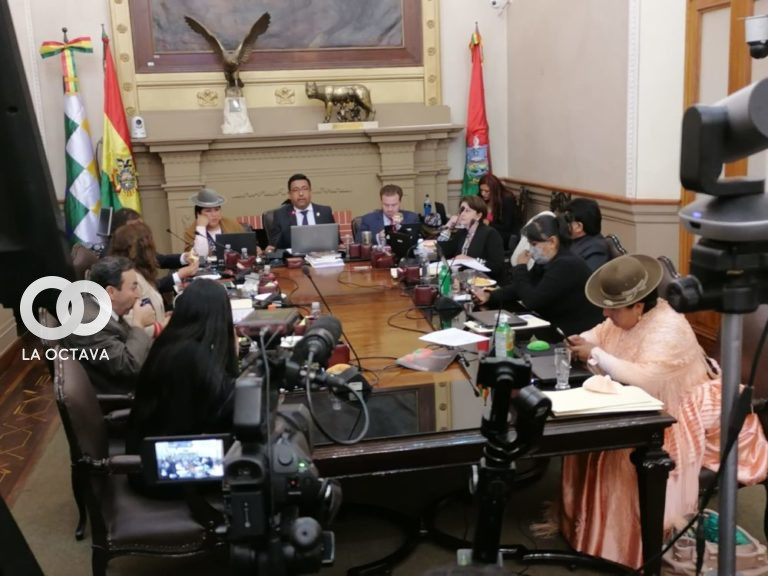 Arias denuncia posible golpe de estado municipal