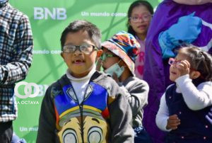 BNB realiza campañas para niños con problemas visuales