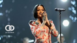 Cantante Rihanna, cumple 17 años en su carrera musical