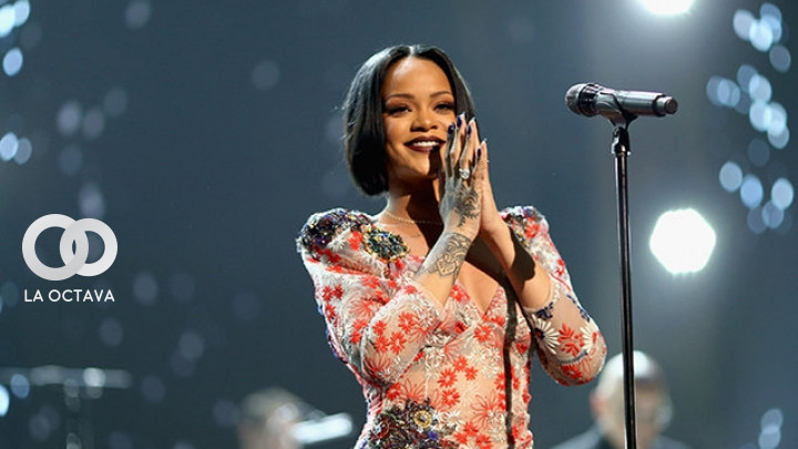 Cantante Rihanna, cumple 17 años en su carrera musical