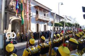 Desfile cívico en la plaza 25 de mayo