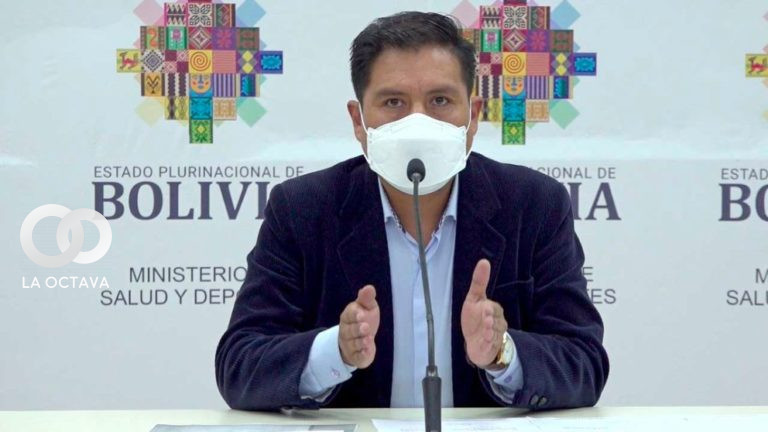 Ministro de Salud, Jeyson Auza, en conferencia de prensa.