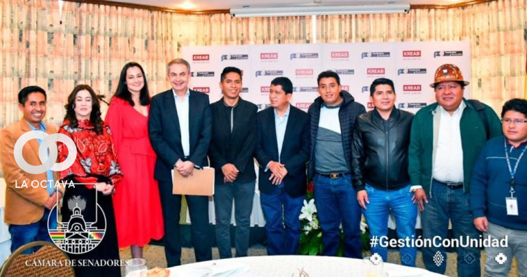 Andrónico Rodríguez, junto a José Luis Rodríguez Zapatero, además de diferentes autoridades