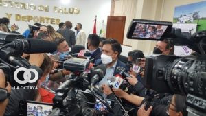 Jeyson Auza, Ministro de Salud y Deportes, en conferencia de prensa