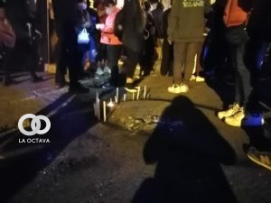 Lanzan a un perro por la ventana de un edificio