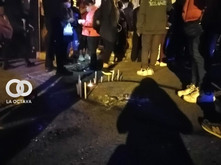 Lanzan a un perro por la ventana de un edificio