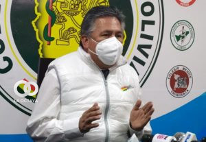 Luis Larrea, Presidente del Colegio Médico, en conferencia de prensa