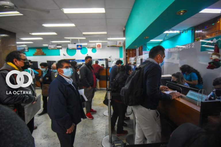 Pago de impuestos en las oficinas de la ATM