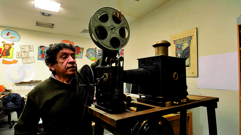 Proyector antiguo, uno de los tesoros de la Cinemateca. Foto: Página Siete