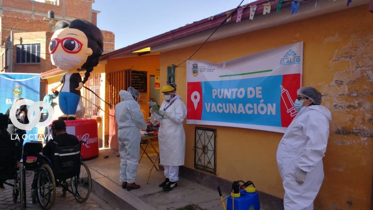 Uno de los puntos de vacunación en la ciudad de El Alto