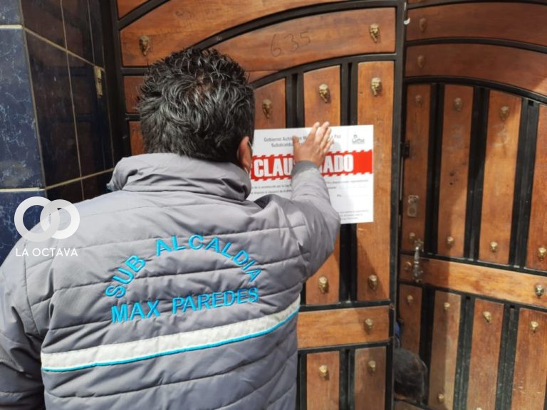 Efectivos de la Intendencia Municipal y de la Policía Boliviana clausuraron un cementerio de elefantes