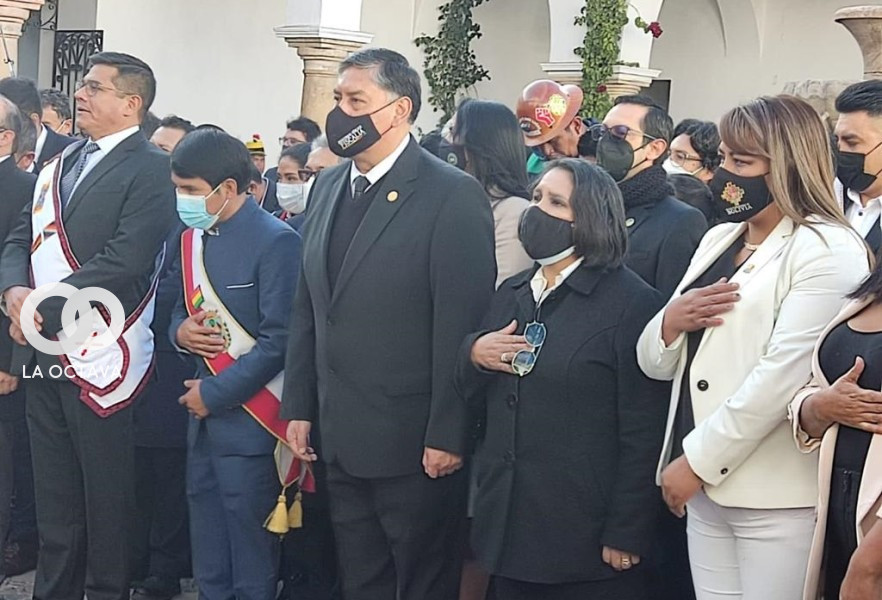 autoridades departamentales y del TSE participan del desfile cívico en Chuquisaca