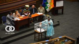 Emisión de votos para elecciones de Defensor del Pueblo