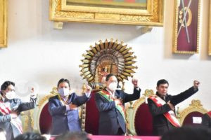 Autoridades presentes en el acto de homenaje a Chuquisaca.
