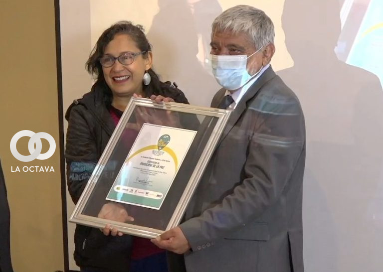 Fundación Munasim Kullakita entrego un reconocimiento a la Alcaldía