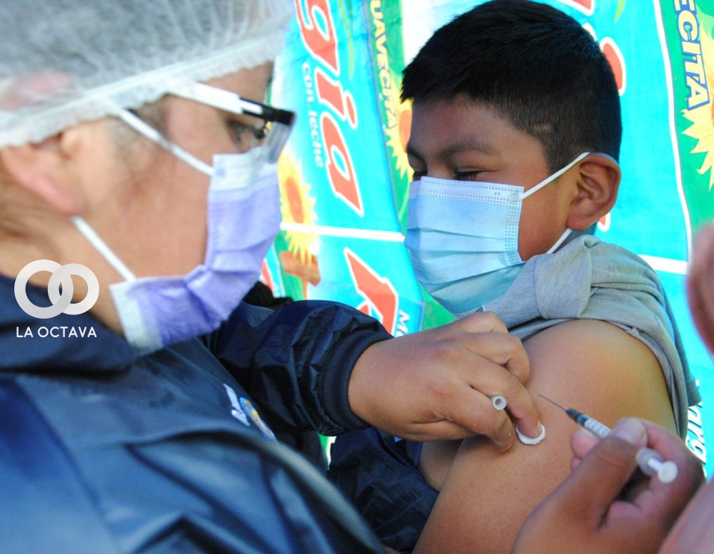 Pruebas y vacunación anticovid en EPI Munaypata y San Francisco