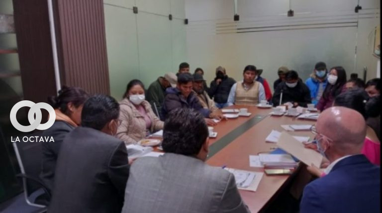 Gobierno Nacional y familias de Senkata y Sacaba en una reunión