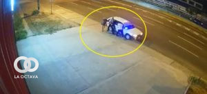Agreden a una mujer fuera de un taxi