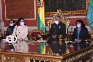Arias entrega reconocimientos a docentes de educación especial