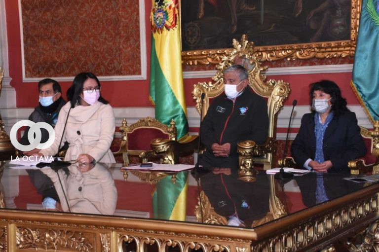 Arias entrega reconocimientos a docentes de educación especial